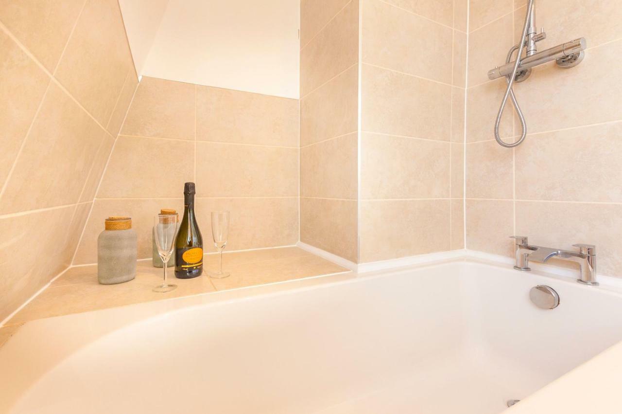Pure B - Exceptional Views Of Tamar & Royal William Yard With Free Parking & Wifi Apartment Plymouth Exterior photo